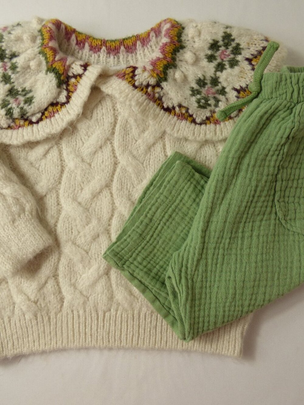 Zara Baby Cream Cable Knit Sweater w/ Floral Collar & Green Pants, Size 6-9 Mos